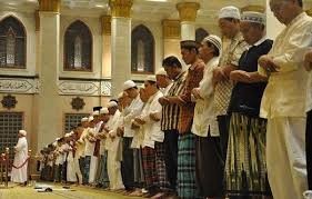 Salat Tarawih 11 atau 23 Rakaat? sholat-berjamaah.jpg